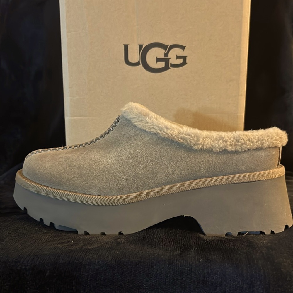NEW! UGG New Heights Suede Cozy Clogs women’s size 8 NIB!